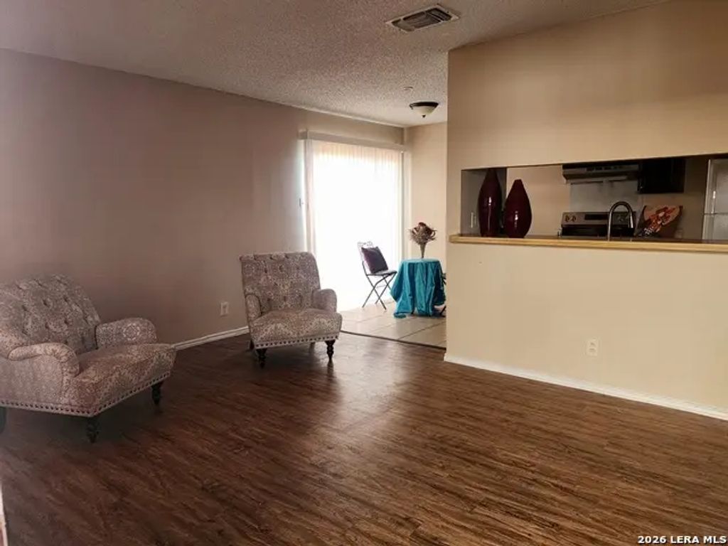 5236 Meadow Field, San Antonio
