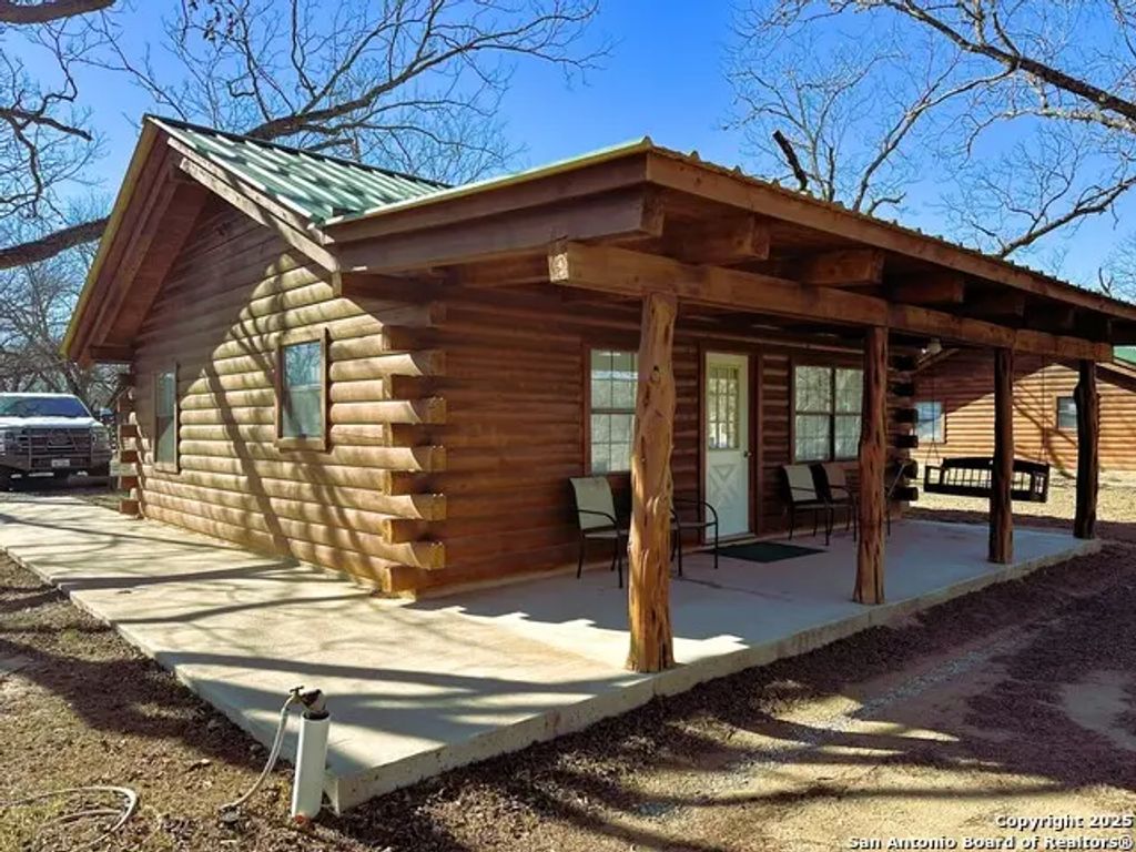 98 Red Wright Rd., Leakey
