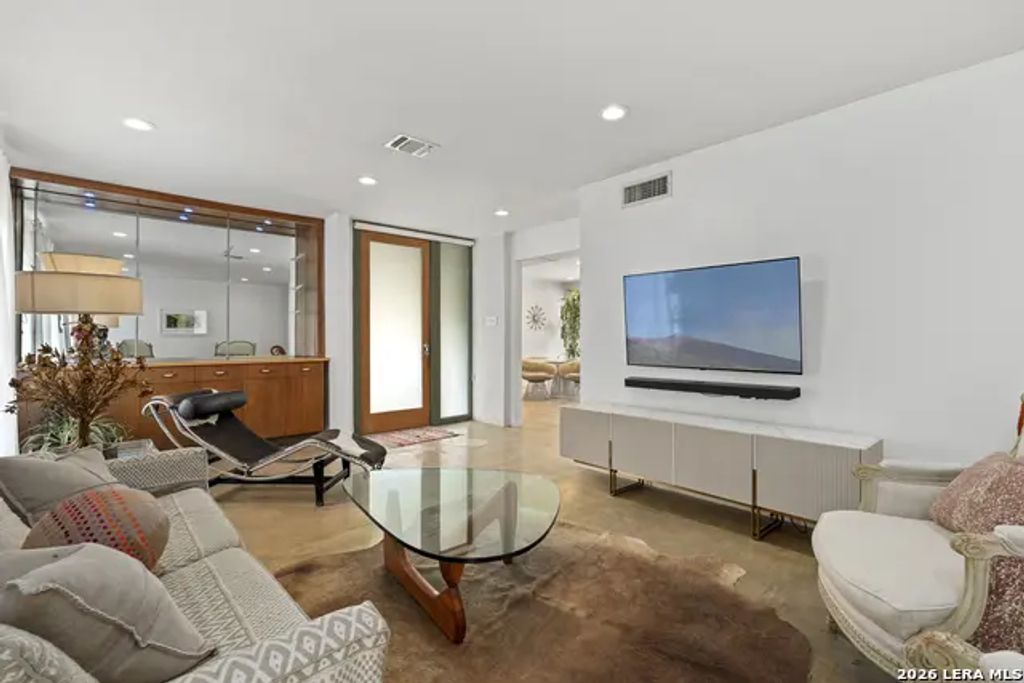 501 Thelma Dr, Olmos Park