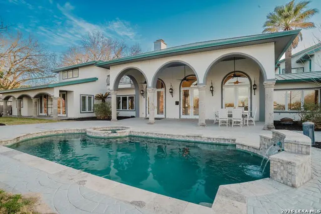 850 Lakeview Trl, McQueeney