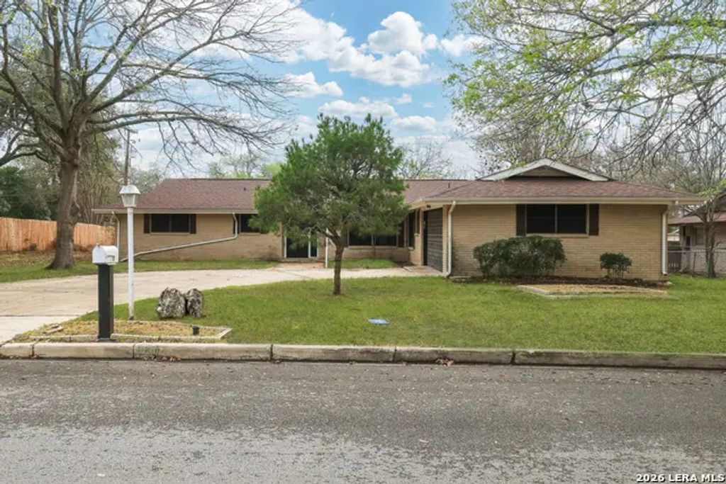 630 Rocklyn, Windcrest