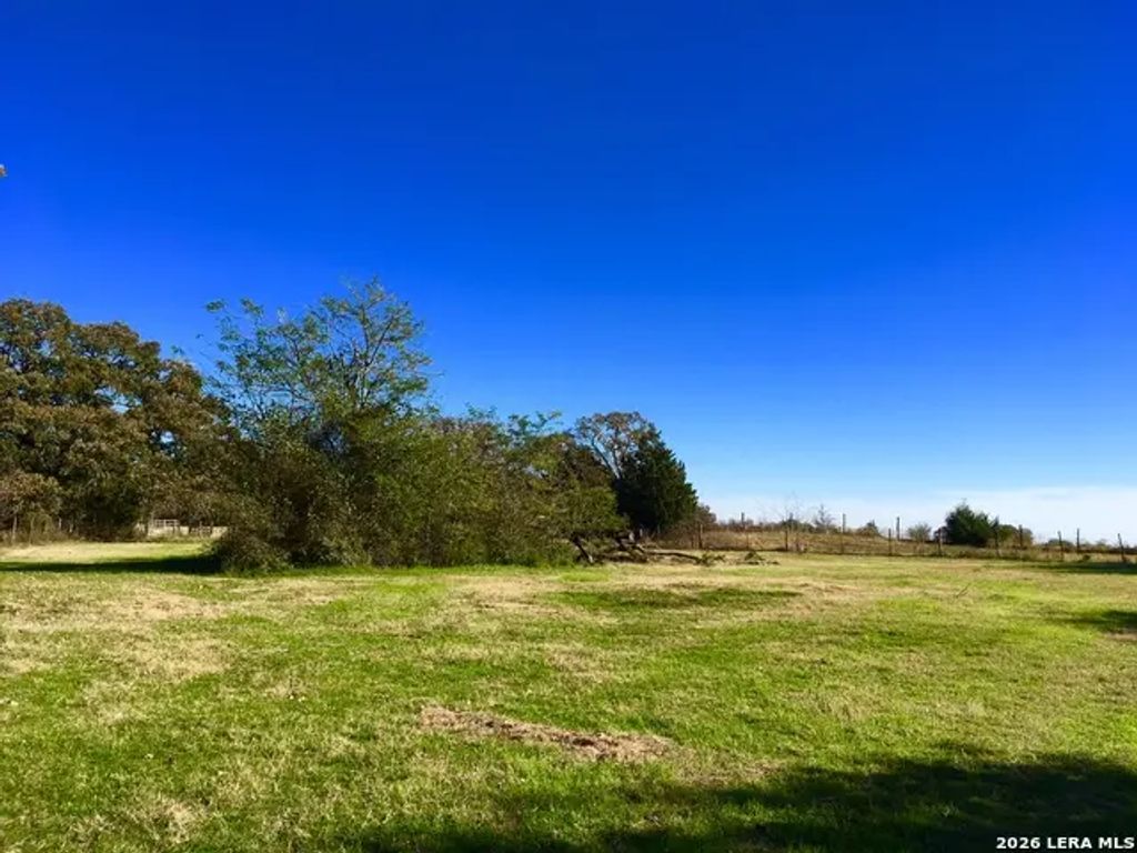 1152 A County Road 227, Falls City