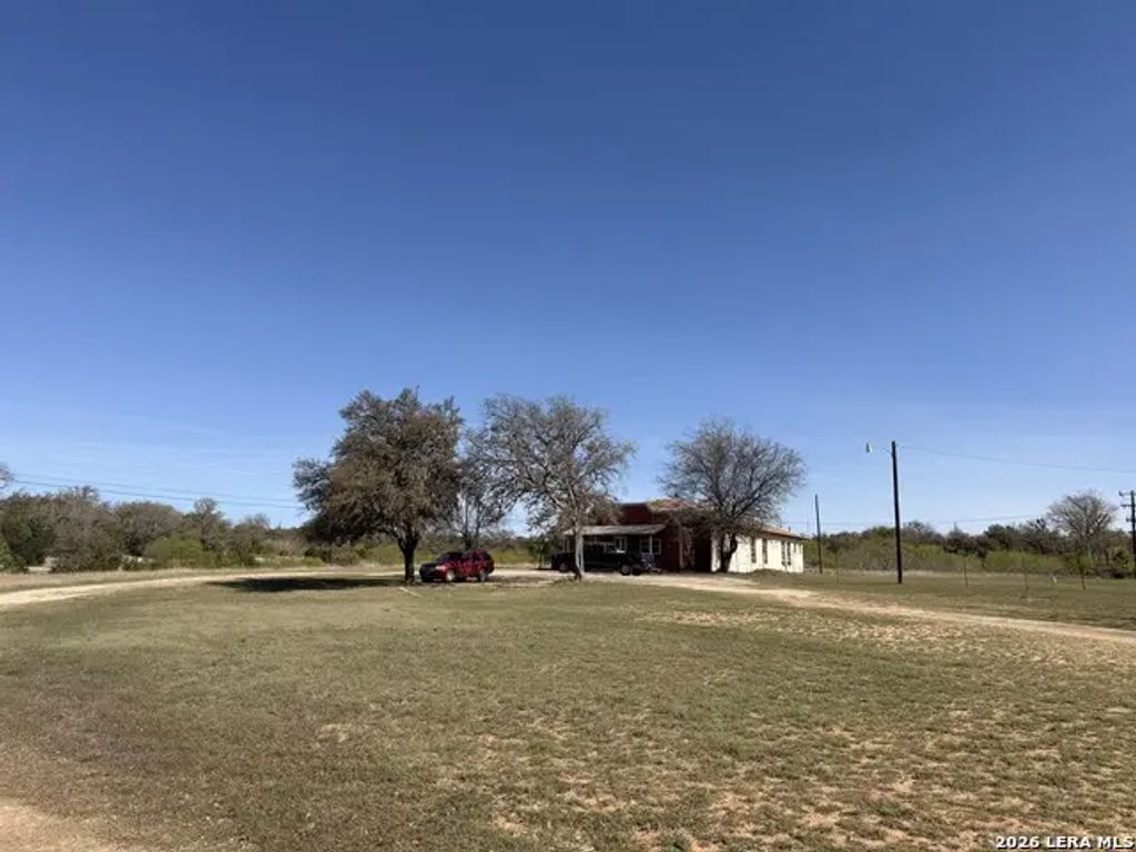 1302 Main, Bandera