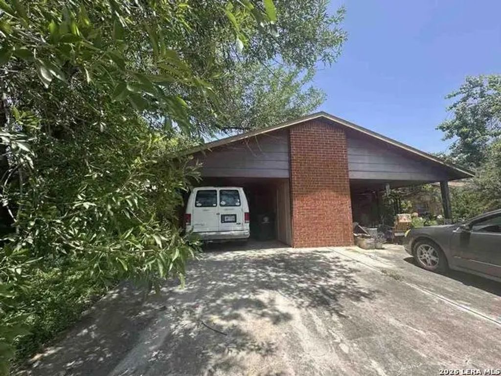 1521 Eichen, New Braunfels