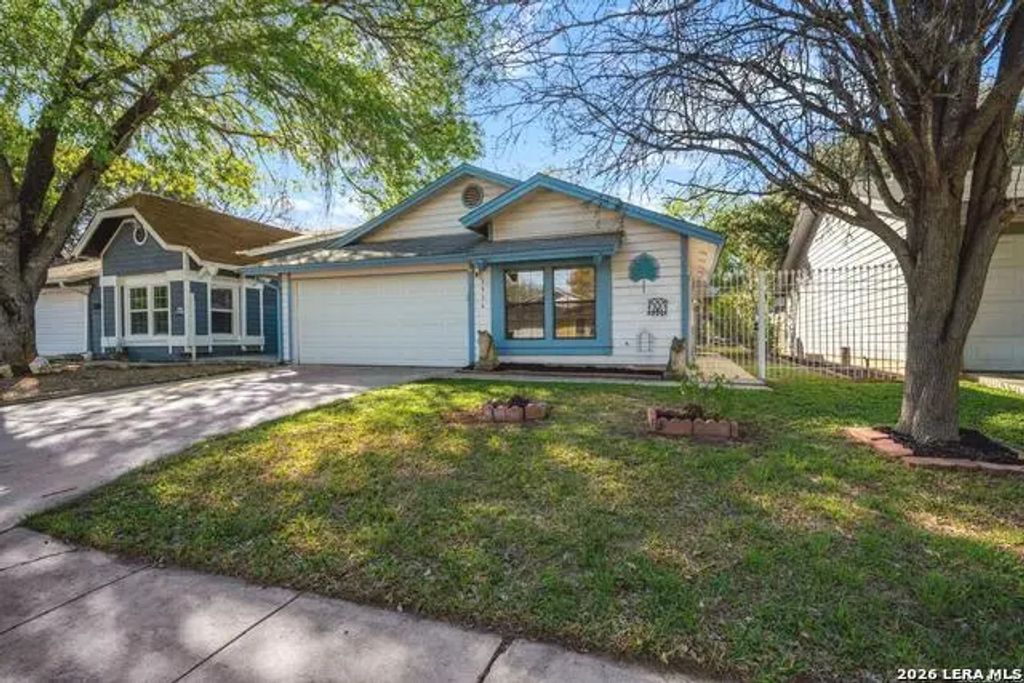 3916 Chimney Springs, San Antonio
