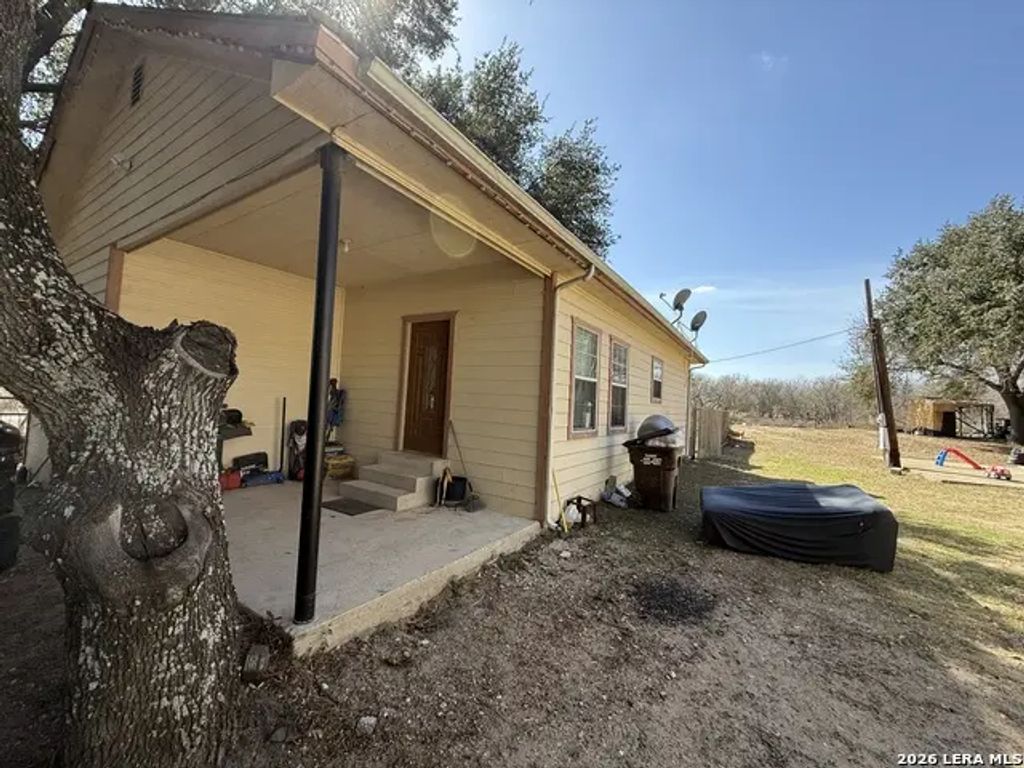 11865 Briggs, Atascosa