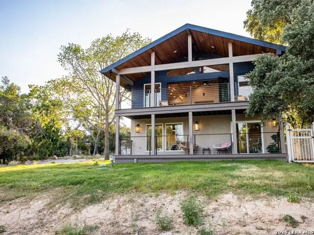874 Lakebreeze Dr, Canyon Lake