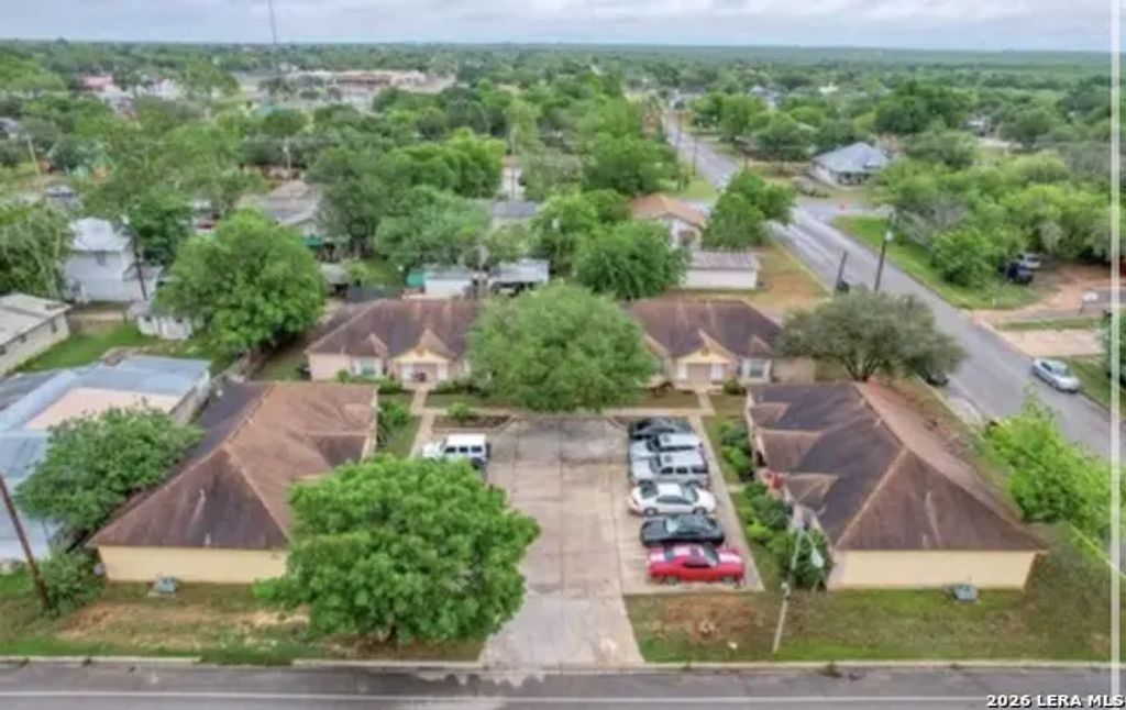 622 S Oak, Pearsall