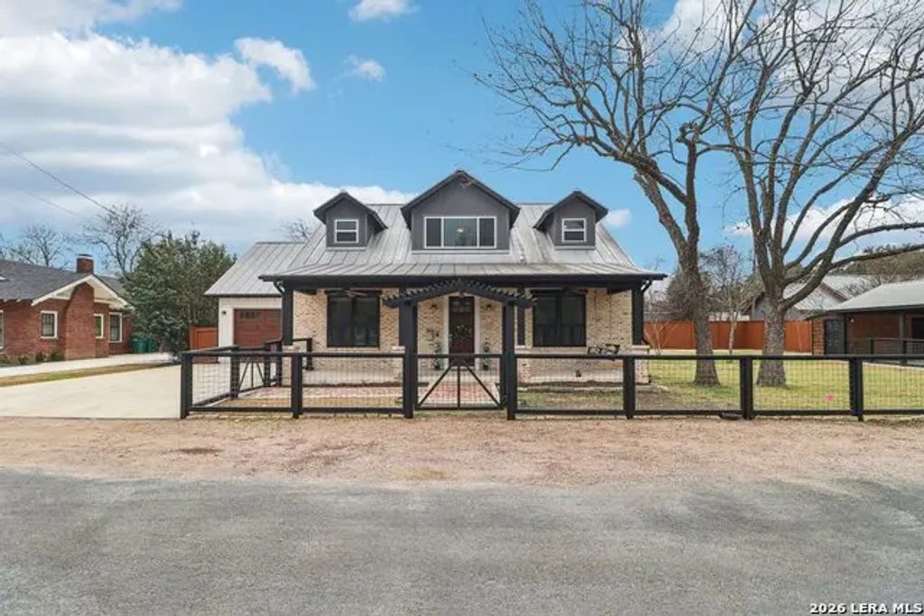115 & 113 E Evergreen, Boerne