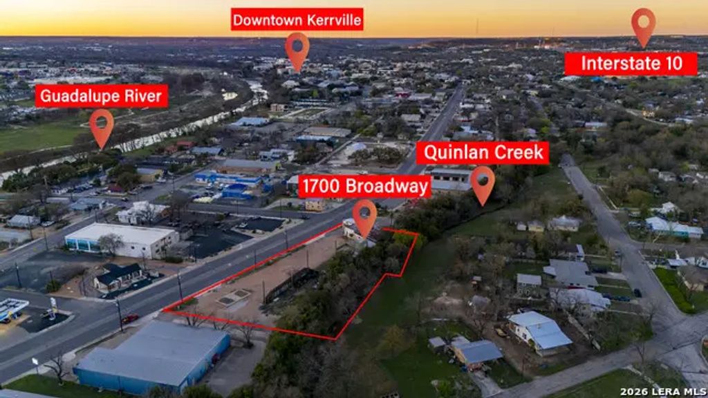 1704 Broadway, Kerrville