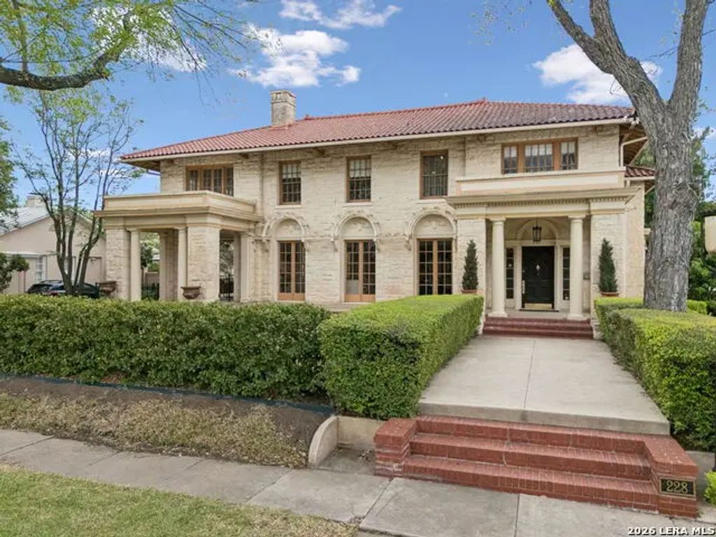 228 W Mulberry Ave, San Antonio