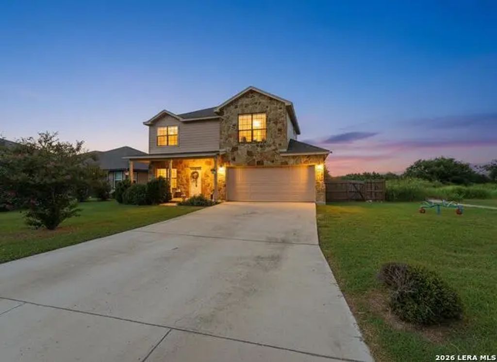 524 Indian Crossing, Jourdanton