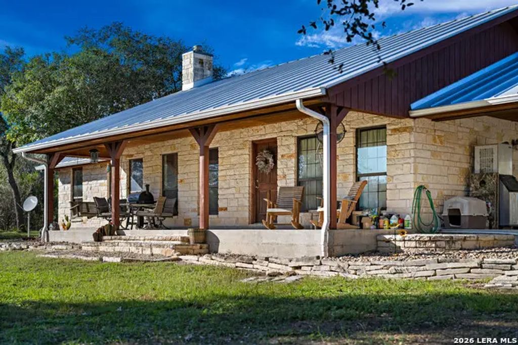 7869 County Road 203, Beeville