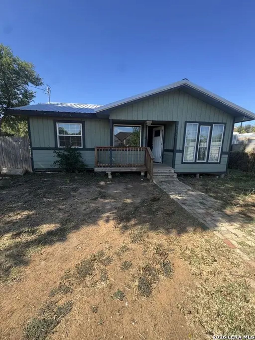 818 W Brazos, Pearsall