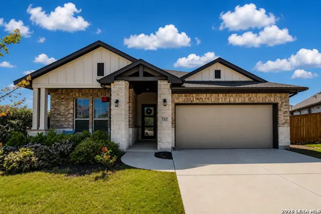 712 Coyote Creek, Kyle