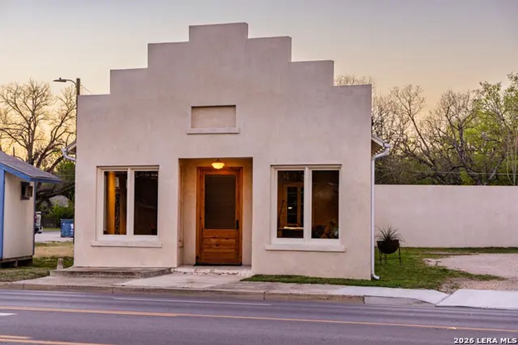 416 Highway 27, Comfort