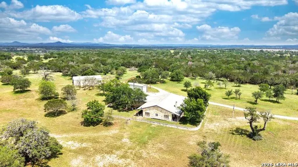 1220 Flying T Ranch, Bandera