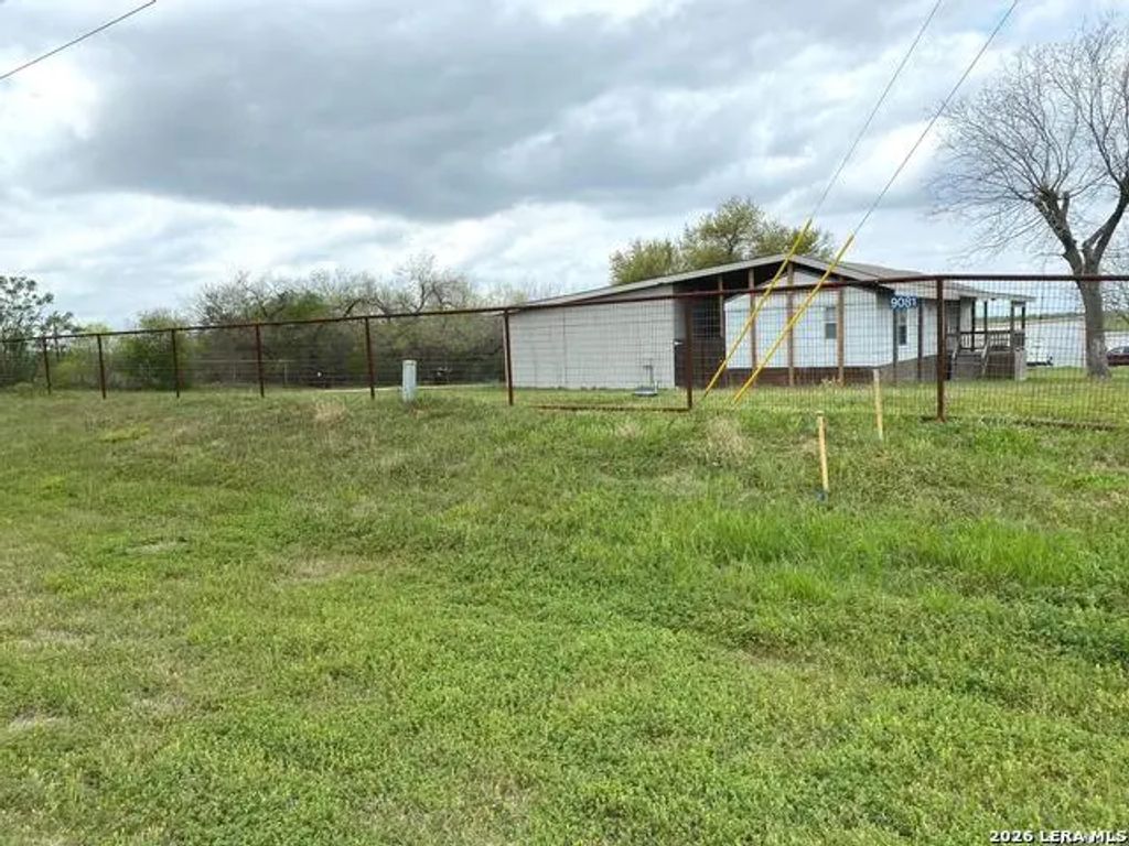 9075 Loop 1604, Elmendorf