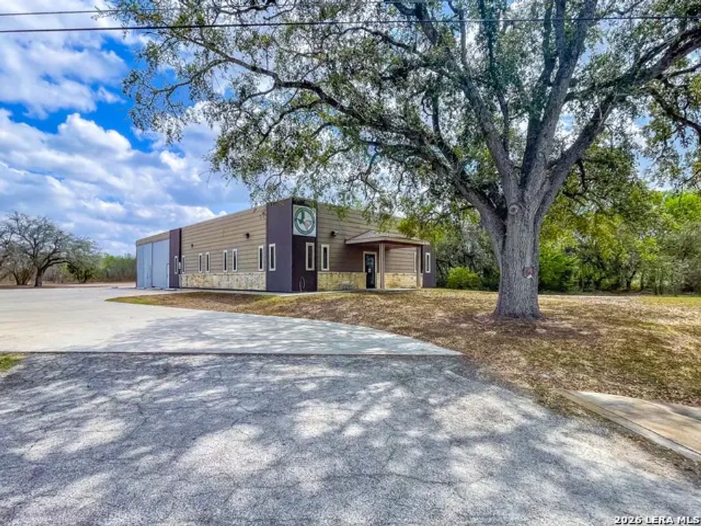 1824 S Washington St, Beeville