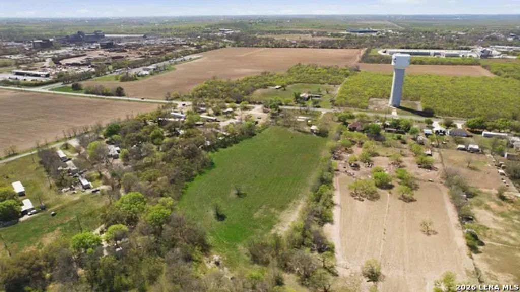 901 Fm 1620, Seguin