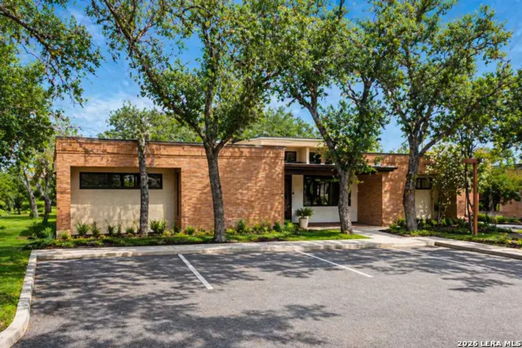 13438 Bandera, Helotes