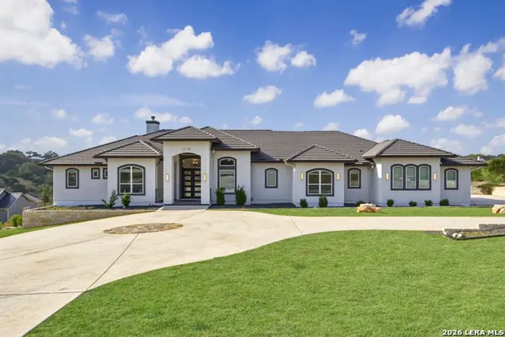 1356 Bordeaux, New Braunfels