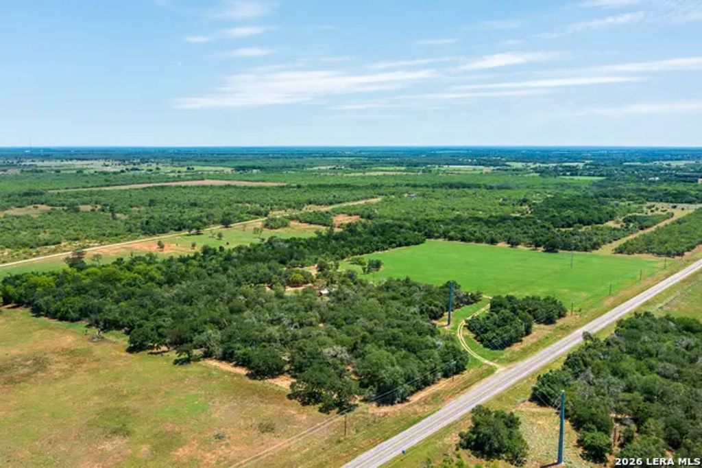 11259 N State Highway 80, Leesville