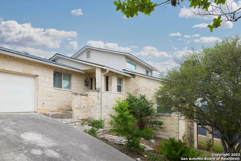 17119 Terra Rosa, Helotes