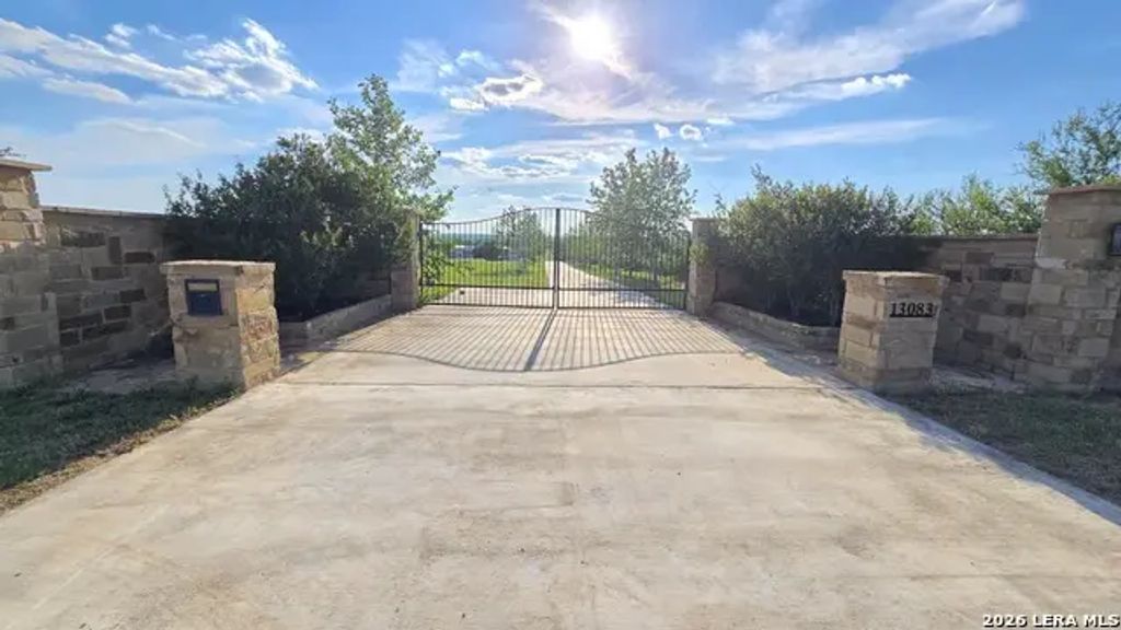 13083 Fm 2779, Moore