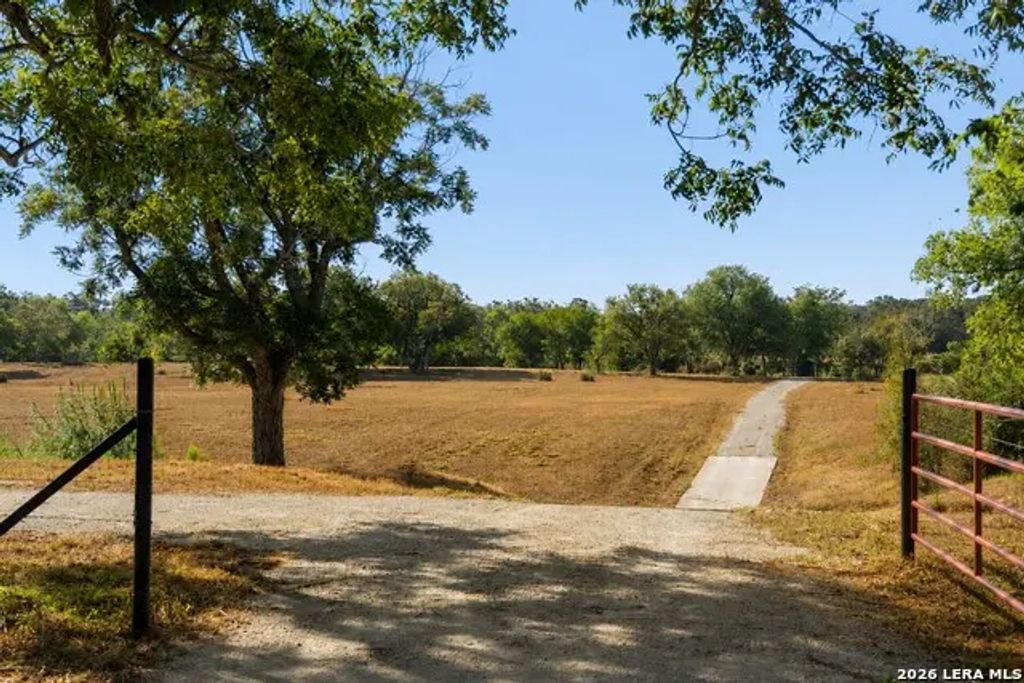 440 Chimney Valley Dr, Blanco