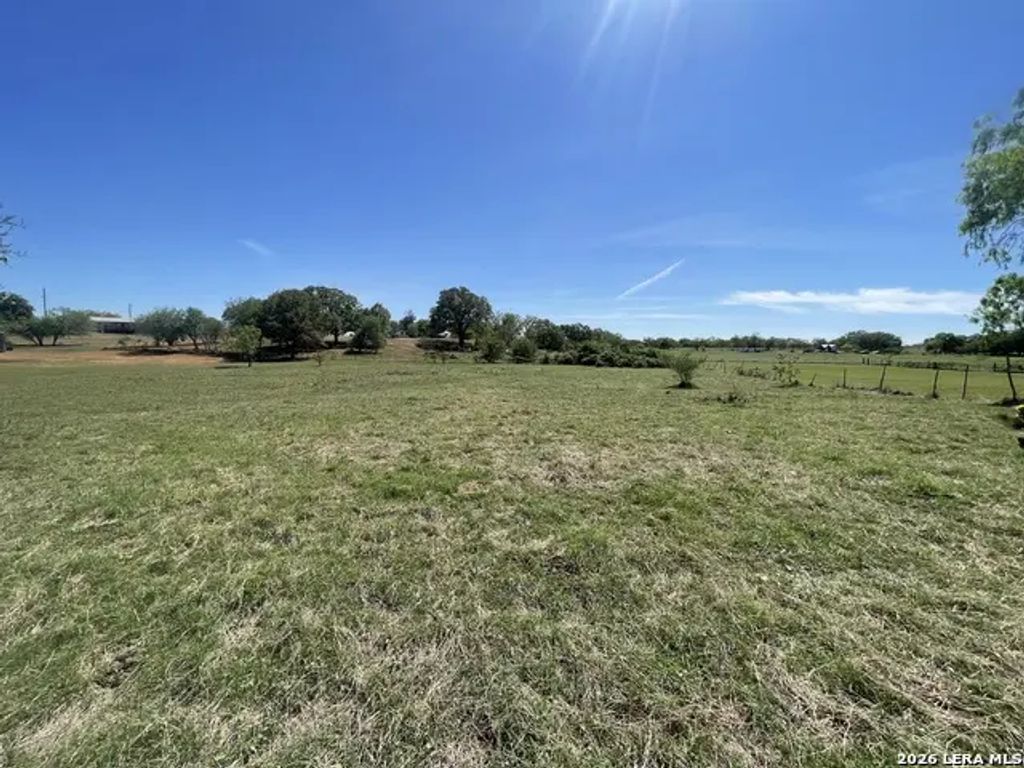 10306 Fm 1681, Nixon