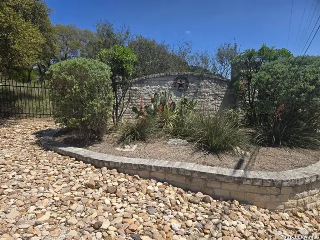102 County Road 2732, Mico