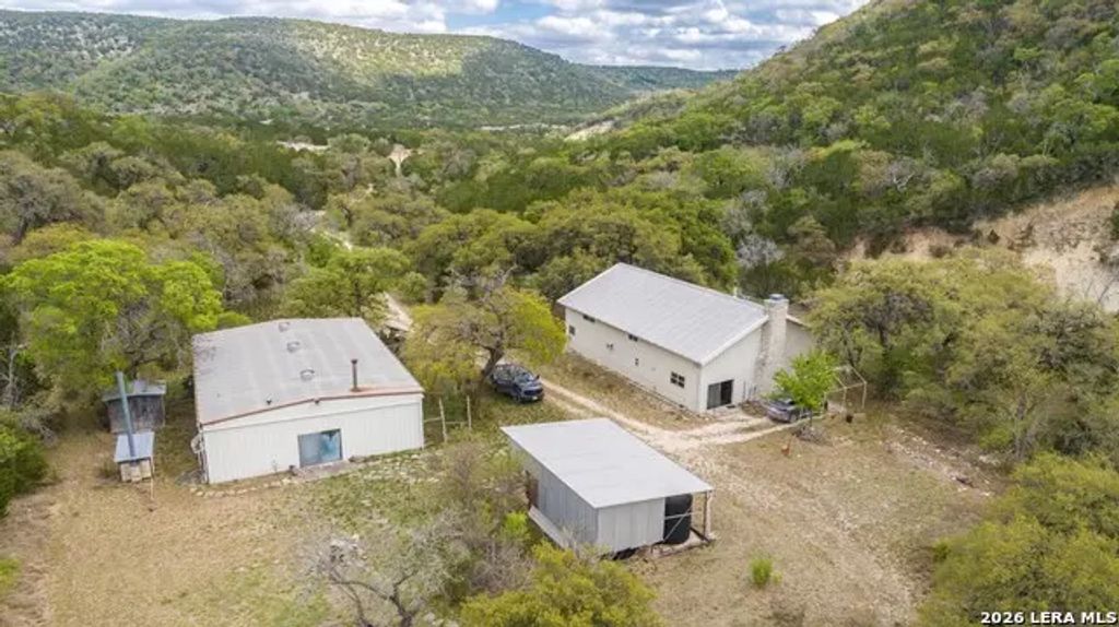 3655 North Seco Road, Utopia
