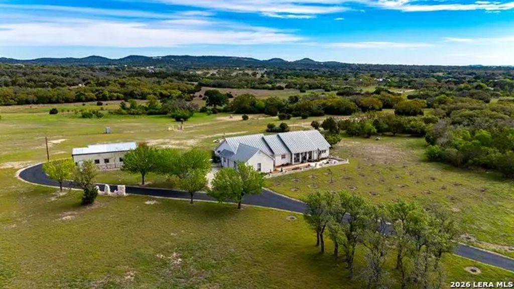 360 Bluff Creek Rd, Center Point