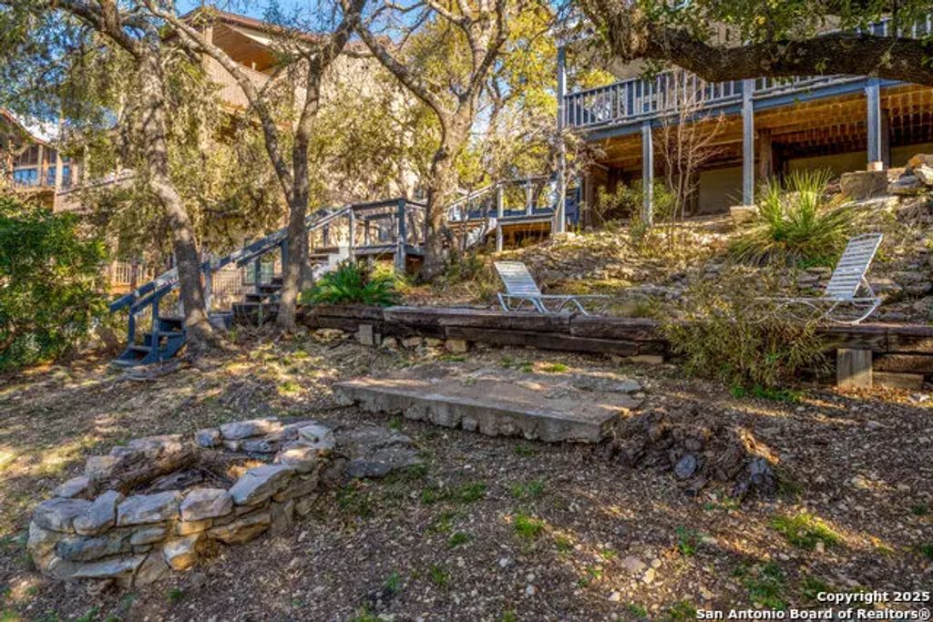 1262 Paradise Dr, Canyon Lake