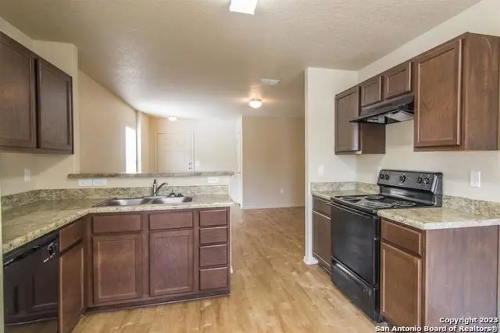 2242 Fishing Trail, San Antonio