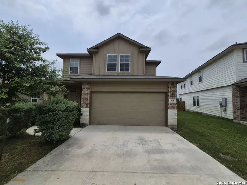 465 Middle Green Loop, Floresville