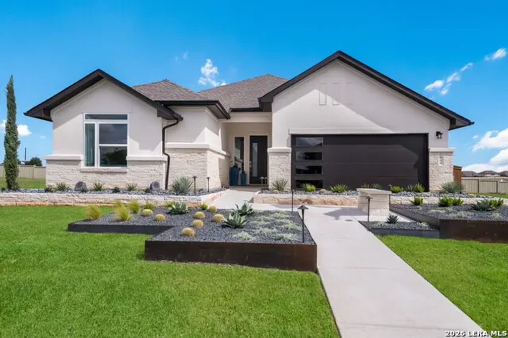 868 Silver Fox, Cibolo