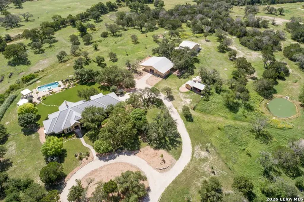 395 Bluff Creek, Center Point