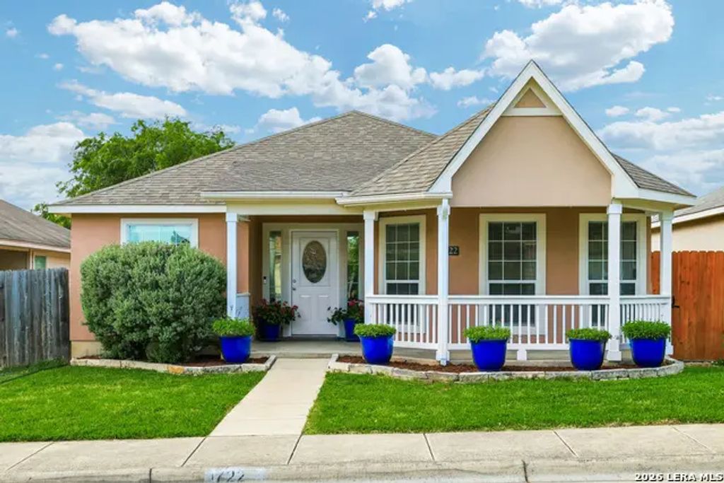 1722 Joy Spg, New Braunfels