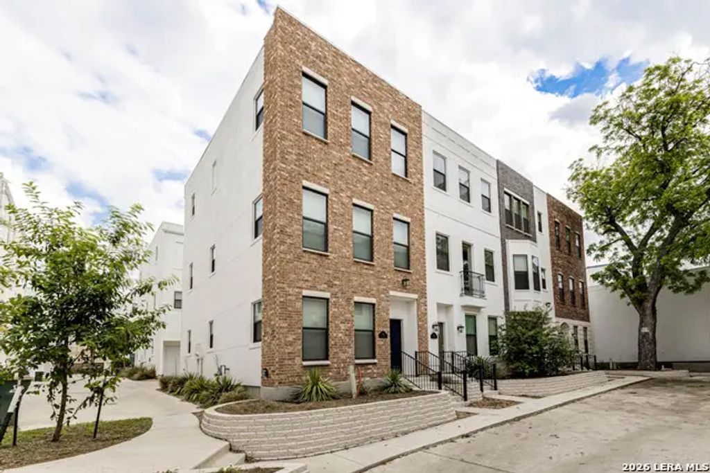 144 N Cherry St, San Antonio