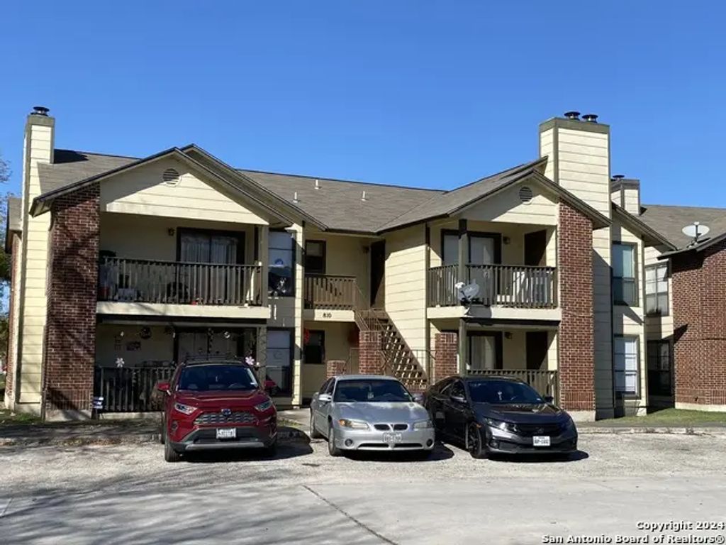 810 Station St, Converse