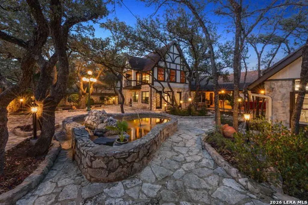 232 Meadowbrook Dr, Hollywood Park