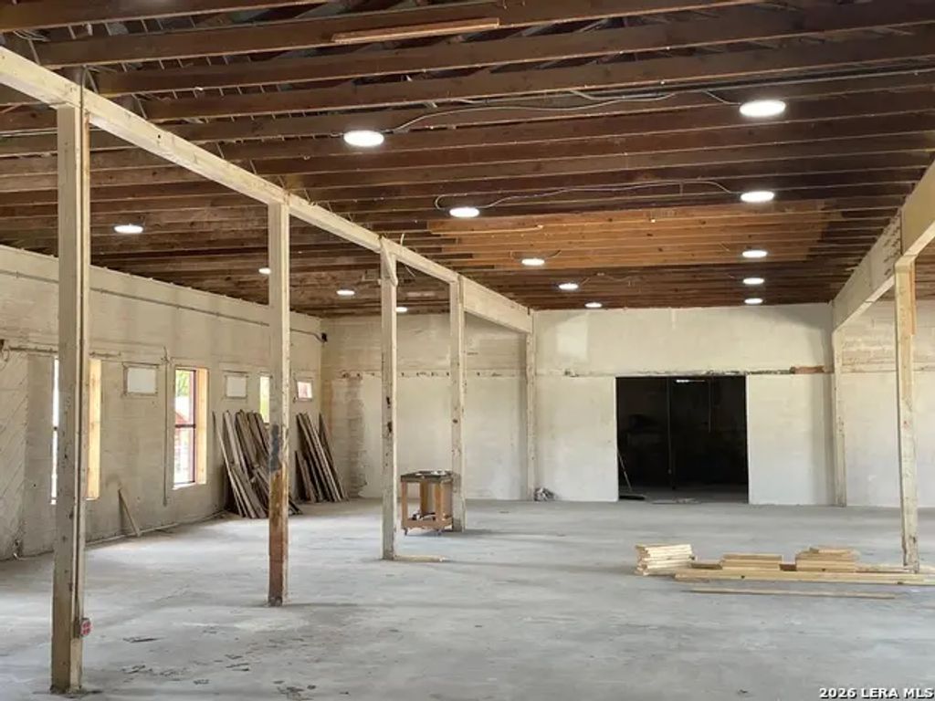 1308 N Bowie, Seguin