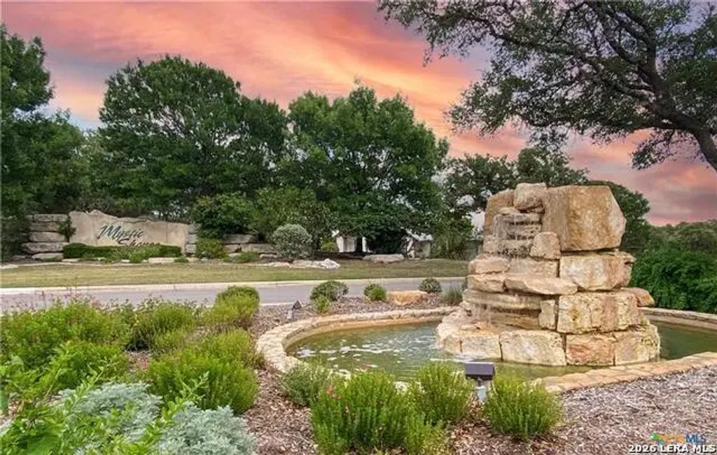 523 Mystic Pkwy, Spring Branch
