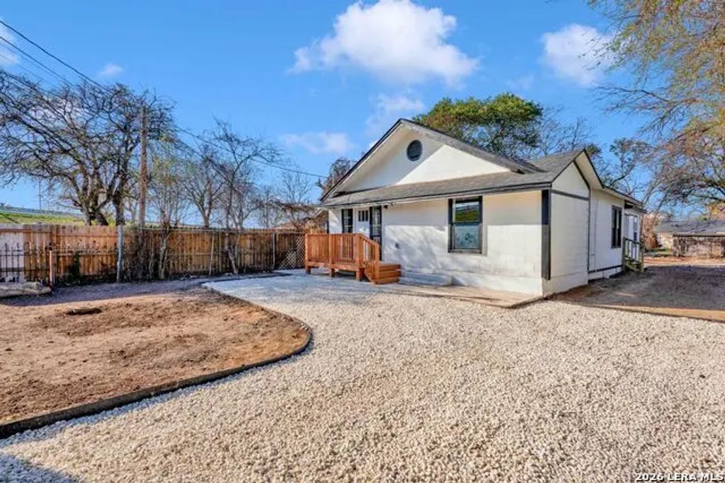 439 W Lubbock St, San Antonio