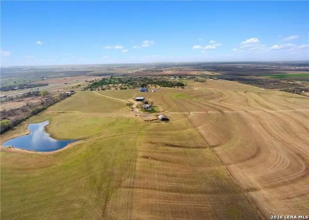 335 & 725 Pioneer Road, Seguin