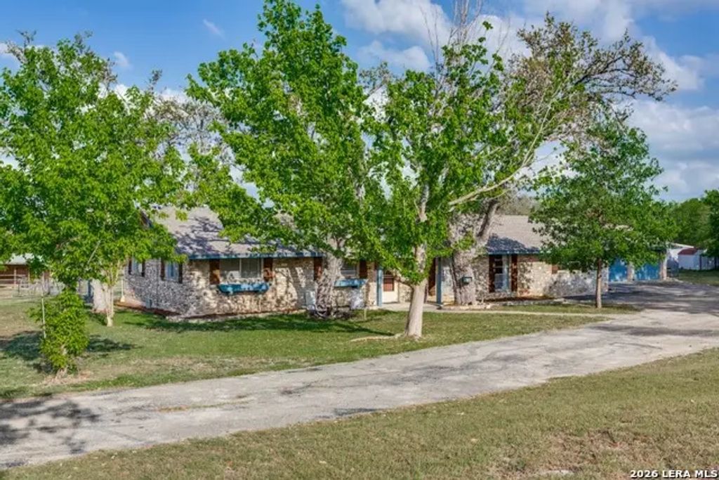 212 Kendall Oaks Dr, Boerne