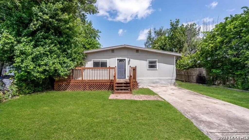 1824 Katy St, New Braunfels