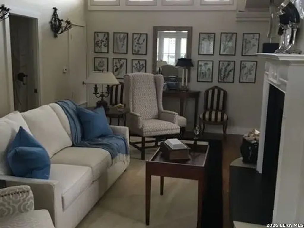 134 W Summit Avenue A, San Antonio